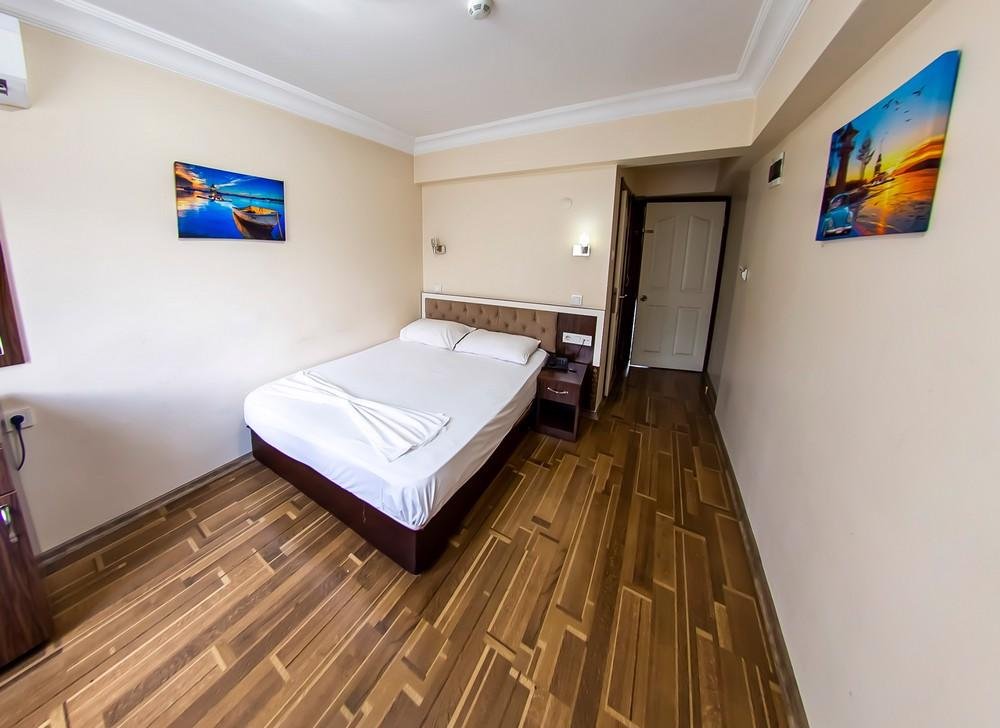 grand mark Grand Mark