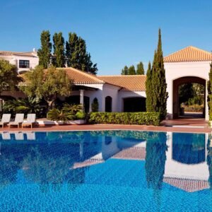 Pine Cliffs Residence