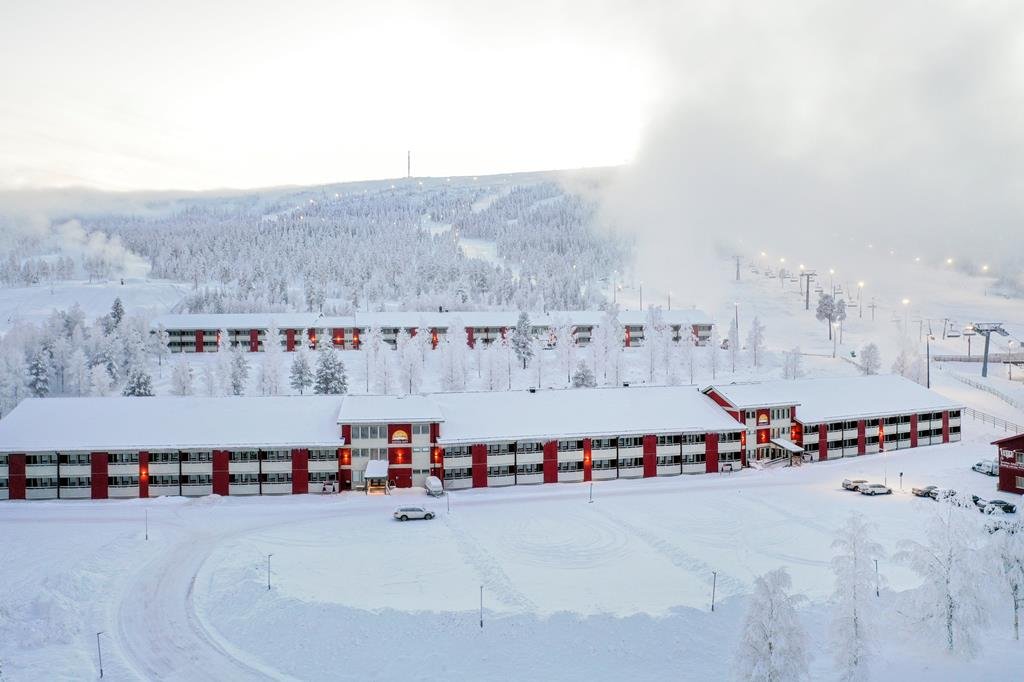 stöten mitt Stöten Mitt